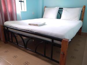 Postel nebo postele na pokoji v ubytování Crown Hotel Kericho