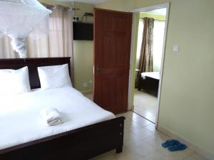 Postel nebo postele na pokoji v ubytování Crown Hotel Kericho