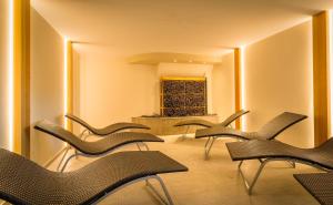 a row of black chairs in a waiting room at Ringhotel Warnemünder Hof in Warnemünde