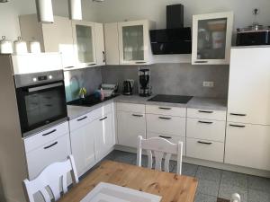 Küche/Küchenzeile in der Unterkunft Haus Annelie FEWO 3 EG/OG