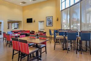 Restoranas ar kita vieta pavalgyti apgyvendinimo įstaigoje Comfort Inn & Suites Near Universal - N Hollywood - Burbank