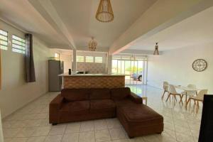 Kuchyň nebo kuchyňský kout v ubytování Charmant appartement avec piscine