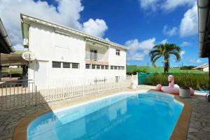 Bazén v ubytování Charmant appartement avec piscine nebo v jeho okolí