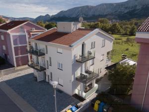 Výhľad na hory alebo výhľad na hory priamo z apartmánu
