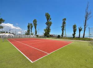 Tenis alebo squash v ubytovaní Complex Mediteranean Mamaia alebo jeho okolí