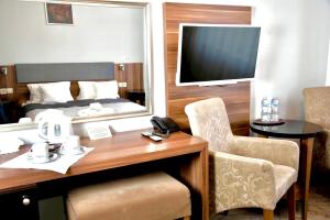 TV a/nebo společenská místnost v ubytování Hotel Komfort