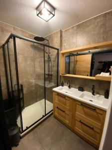 a bathroom with a shower and a sink and a showerspective at Magnifique appartement pied des pistes in Métabief