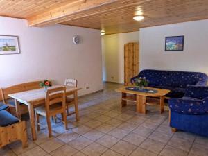 a living room with a couch and a table at Ferienhof Budach - Landurlaub vor den Toren Flensburgs in Handewitt +24 photos