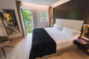 a bedroom with a large bed and a balcony at Hotel Taburiente S.C.Tenerife in Santa Cruz de Tenerife