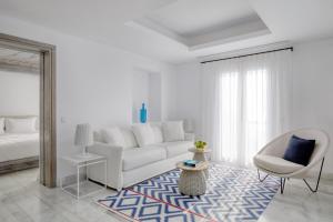 Uma área de estar em Mykonos Riviera Hotel & Spa, a member of Small Luxury Hotels of the World