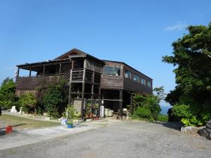 Holzhaus mit Meerblick in der Unterkunft Kazenooka in Motobu