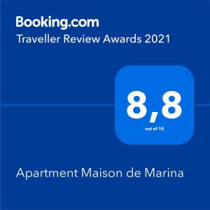 Certificado, premio, señal o documento que está expuesto en Apartment Maison de Marina