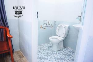 A bathroom at Homestay Bảo Trân