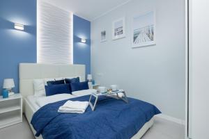 Łóżko lub łóżka w pokoju w obiekcie Apartamenty Gardenia Seaside by Noclegi Renters