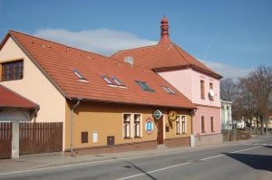 a building with a red roof on a street at Apartman Majak Sec in Seč