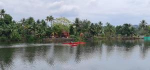 Imagen de la galería de Muralee's Riverside Villa in Kochi, en Kochi