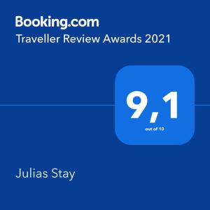 a screenshot of the travel review awards with a blue box at Julias Stay in Knokke-Heist