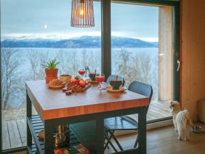 Gallery image of Funkis-cabin in Herand with fantastic fjordview in Samlanes