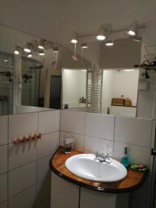 Koupelna v ubytování Apartmán u Mlsného medvěda + 22 fotografií