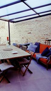 a table and chairs and a couch in a room at La Cadole de Chardonnay in Chardonnay