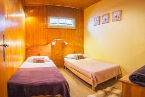 Een bed of bedden in een kamer bij Chant du Coq - Chalet - BO Immobilier