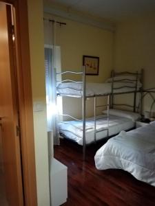 A bed or beds in a room at El cordal de laciana