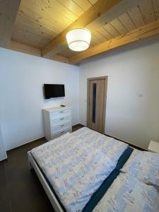 Postel nebo postele na pokoji v ubytování Chalupa U Šlechtů