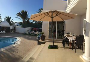 Bazén v ubytovaní Villa Costa Golf alebo v jeho blízkosti