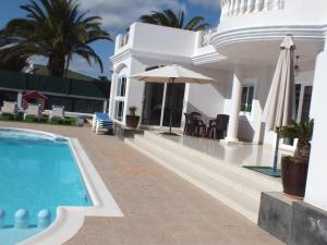 Bazén v ubytovaní Villa Costa Golf alebo v jeho blízkosti
