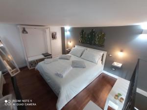 a bedroom with a large bed with white sheets and pillows at SISTO 85 - HOLIDAY HOUSE in Catania