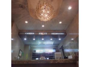 una lámpara colgando del techo de un teatro en Hotel Suntargas Ueno - Vacation STAY 08481v, en Tokio