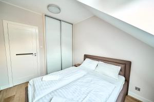 Posteľ alebo postele v izbe v ubytovaní Apartament 26A Willa Ogrodowa