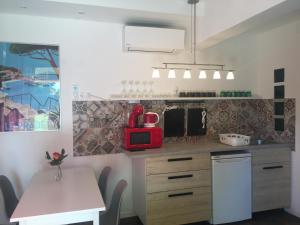 Kuchyň nebo kuchyňský kout v ubytování Szélrózsa apartmanház + 31 fotografií