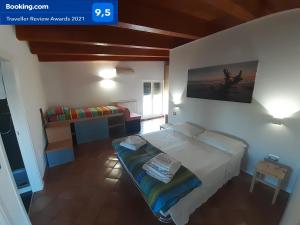 A bed or beds in a room at Casa Torre Palomba (Castel del Monte-Trani)