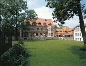 a large building with a lot of windows in it at Parkhotel Unter den Linden in Halberstadt