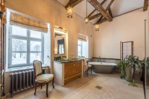 Kúpeľňa v ubytovaní Kernu Manor Hotel & SPA