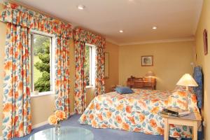 a bedroom with a bed and a window at Shallowdale House in Helmsley