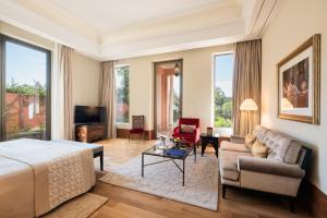 TV a/nebo společenská místnost v ubytování The Oberoi Marrakech