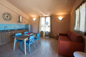 Кухня или мини-кухня в Leonardo Resort
