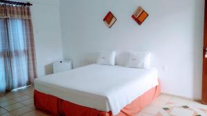 Een bed of bedden in een kamer bij Hotel Pousada Summer Way