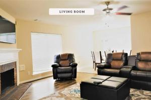 Χώρος καθιστικού στο Exceptional, 5 Beds, Near Downtown - Bold Ruler