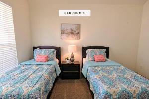 Cama o camas de una habitación en 6 Bedroom, 4 Baths, West Houston, Katy, Richmond - Village Branch