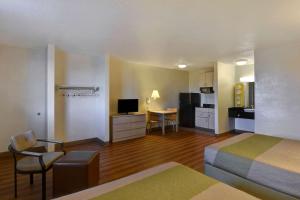 A bed or beds in a room at Motel 6-Cocoa Beach, FL