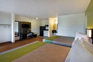 A bed or beds in a room at Motel 6-Cocoa Beach, FL