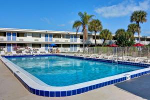 The swimming pool at or close to Motel 6-Cocoa Beach, FL