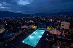 Bassein majutusasutuses Ramada Encore by Wyndham Kathmandu Thamel või selle lähedal