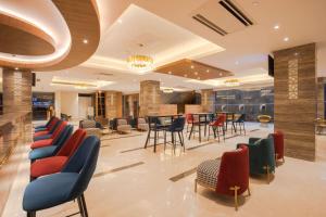 Posezení v ubytování Ramada Encore by Wyndham Kathmandu Thamel
