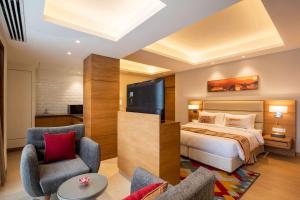 Voodi või voodid majutusasutuse Ramada Encore by Wyndham Kathmandu Thamel toas