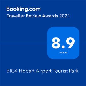 劍橋的住宿－BIG4 Hobart Airport Tourist Park，卡车港口旅游公园的屏幕,带短信旅行评语奖