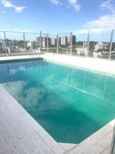 una piscina con vistas a la ciudad en Belgrano Chic apartament en Buenos Aires